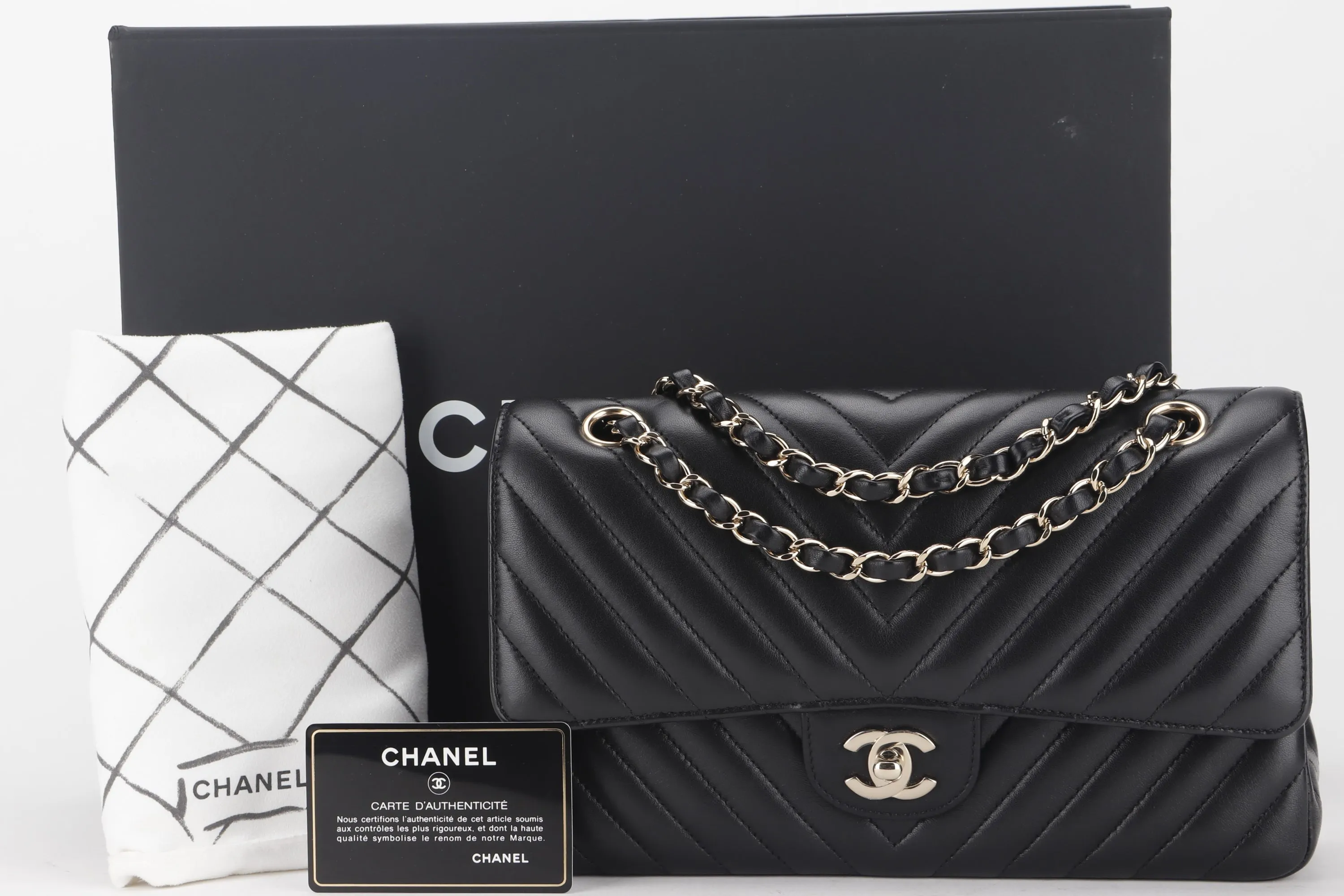 CHANEL CLASSIC DOUBLE FLAP CHEVRON (2467xxxx) MEDIUM BLACK LAMBSKIN WITH GOLD CHAIN, WITH CARD, DUST COVER & BOX