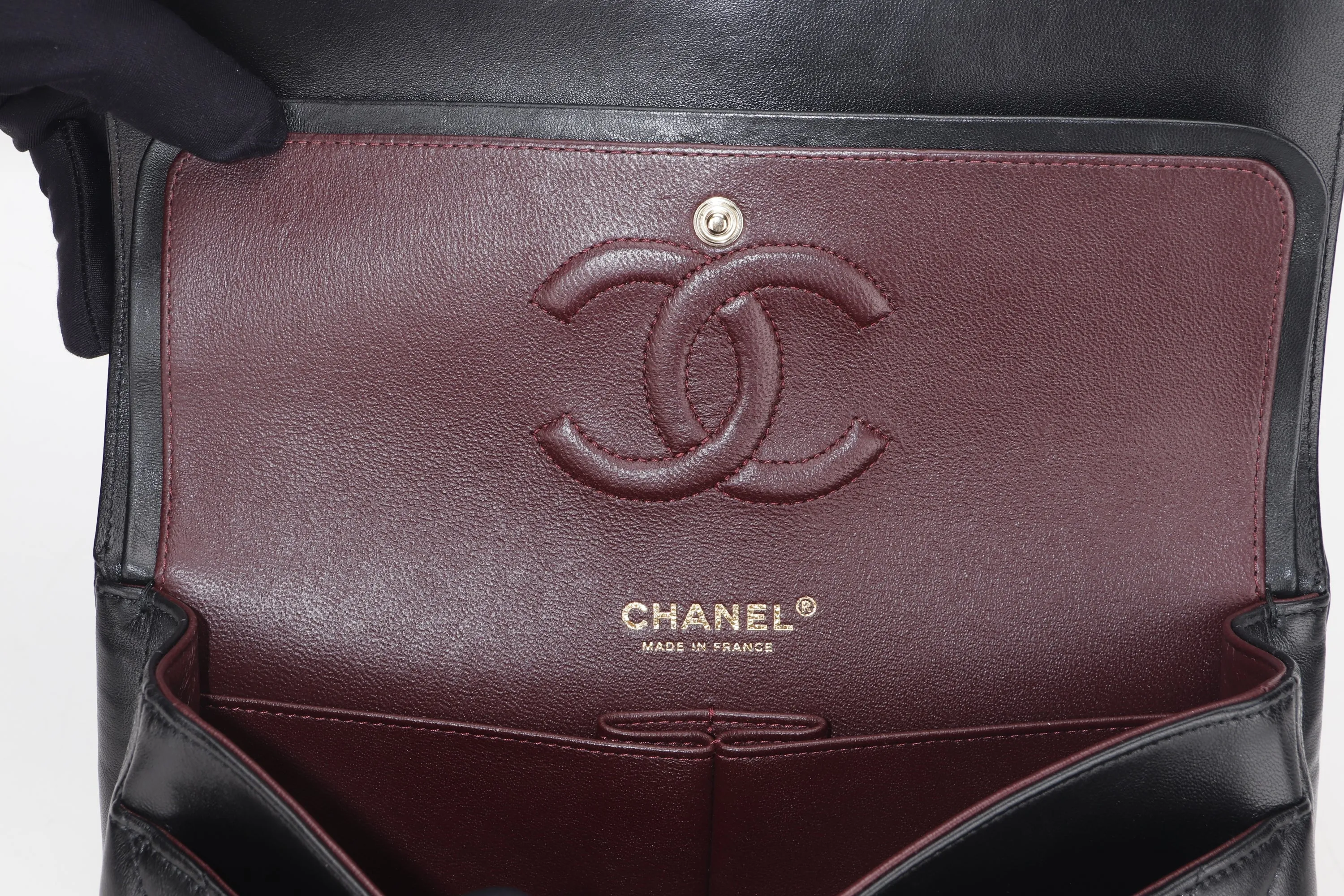 CHANEL CLASSIC DOUBLE FLAP CHEVRON (2467xxxx) MEDIUM BLACK LAMBSKIN WITH GOLD CHAIN, WITH CARD, DUST COVER & BOX