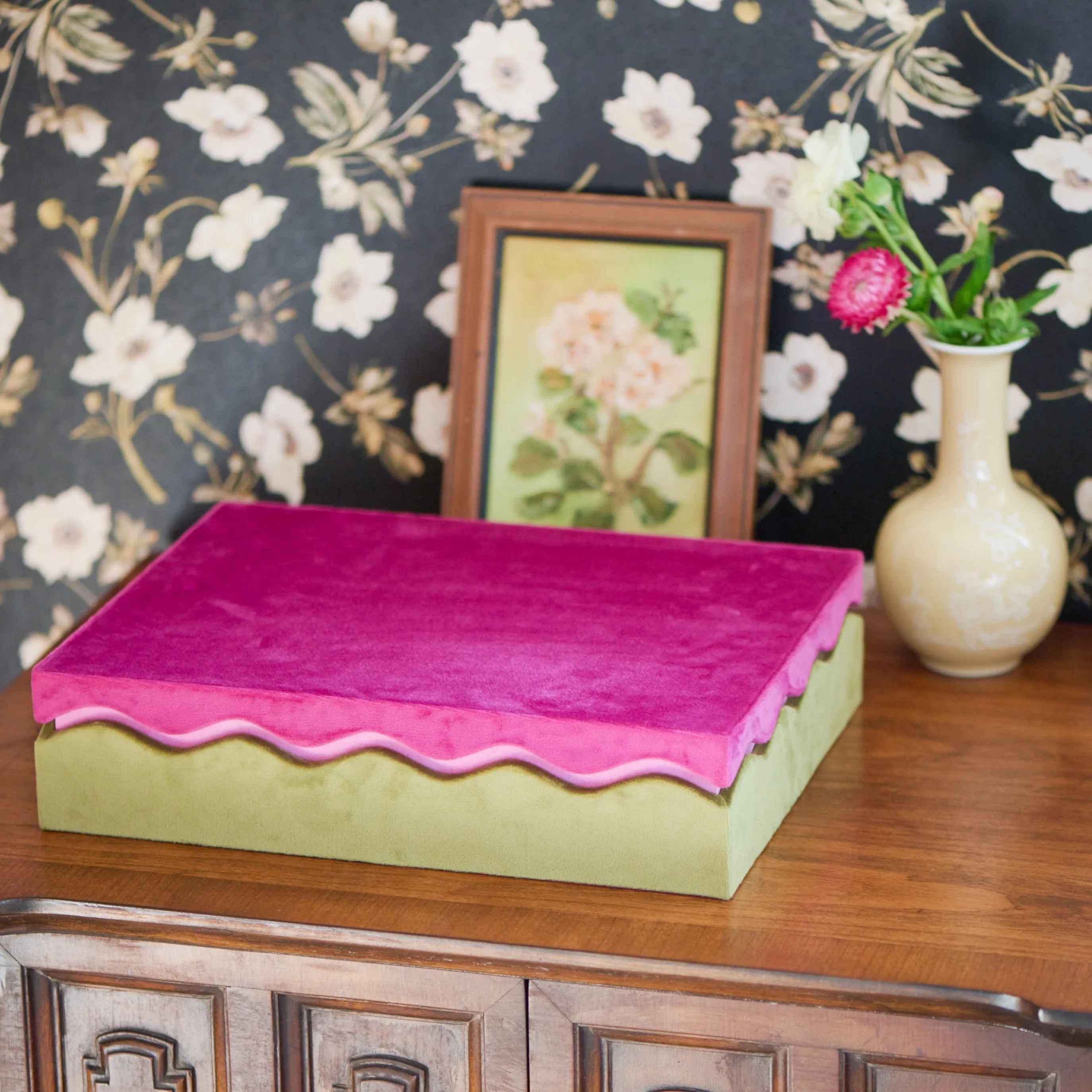 Scalloped Floret Jewelry Box