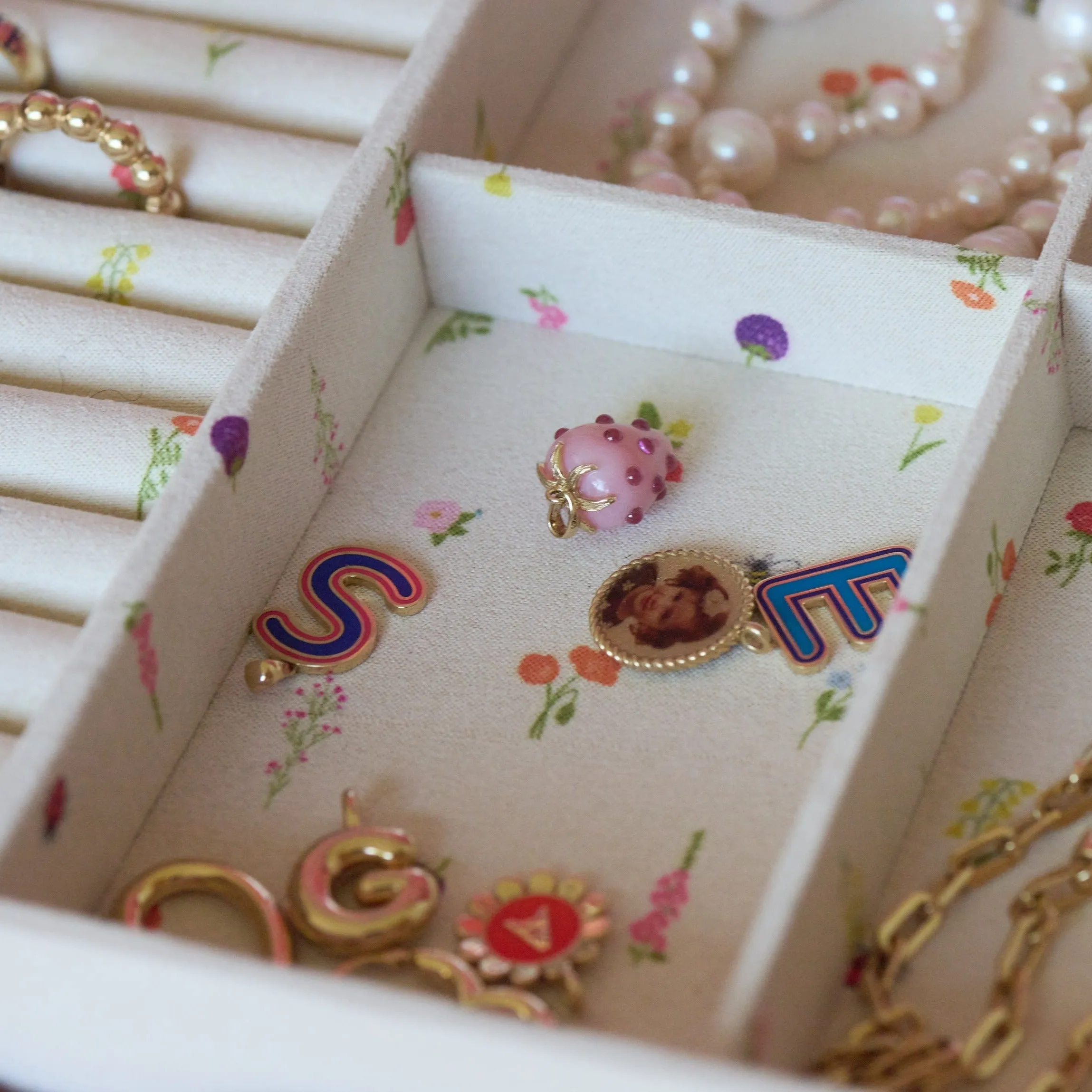 Scalloped Floret Jewelry Box