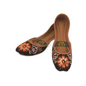 Shahi Punjabi Black Embroidered Khussa Jutti with Floral and Leaf Accents